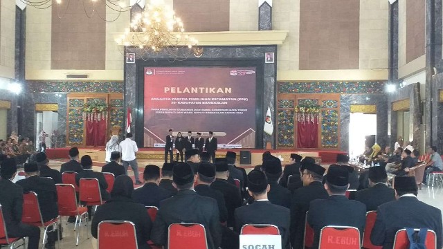 Diduga Terlibat Deklarasi Bakal Calon Bupati, Ketua PPK Socah Bangkalan Dilaporkan ke Bawaslu&nbsp;Jatim