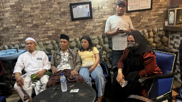 Diduga Dijadikan Lokasi Hiburan Malam, FPI Sampang Grebek Kafe&nbsp;Lorensia